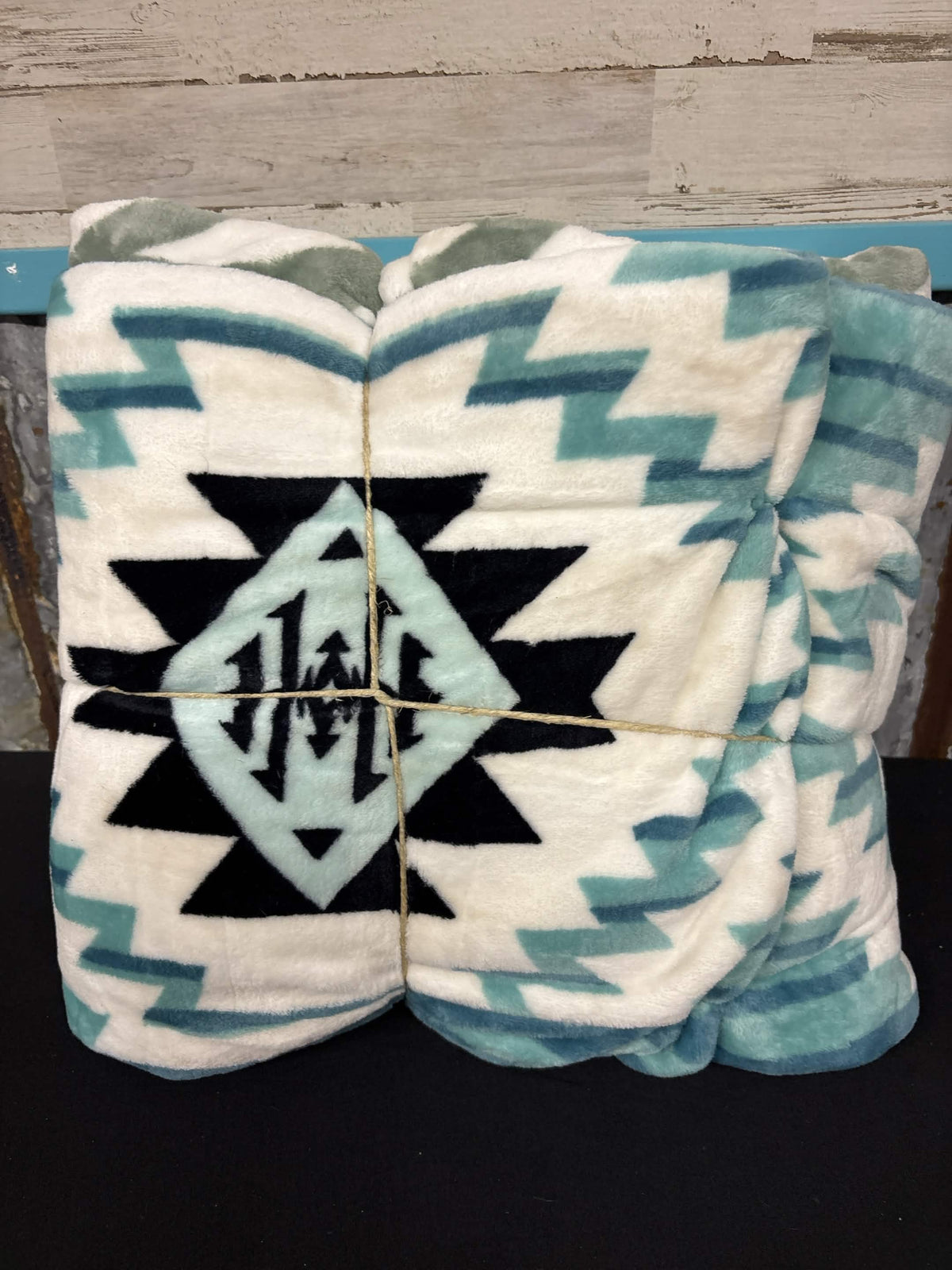 Southwestern Teal & White Arrow Diamond Pattern King Blanket